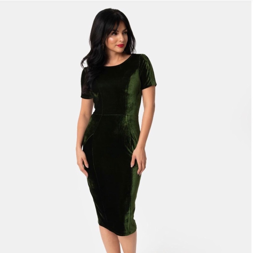 Unique Vintage Emerald Green Velvet Dress